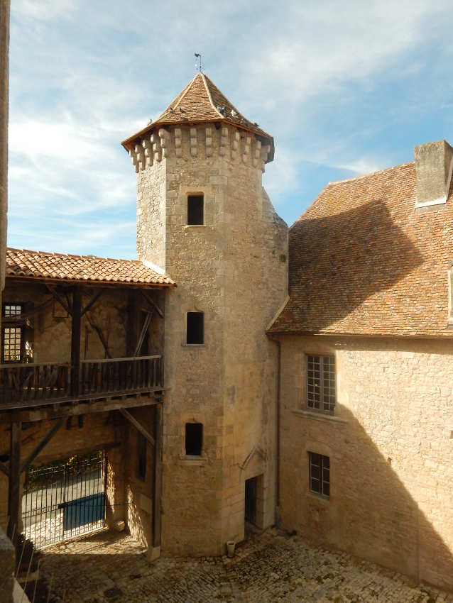 tour du château de Varaignes