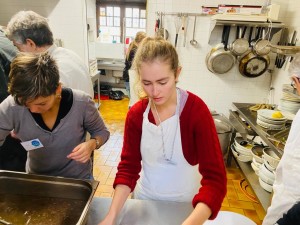 Une cuisine conduite au métronome, chacun à son poste !